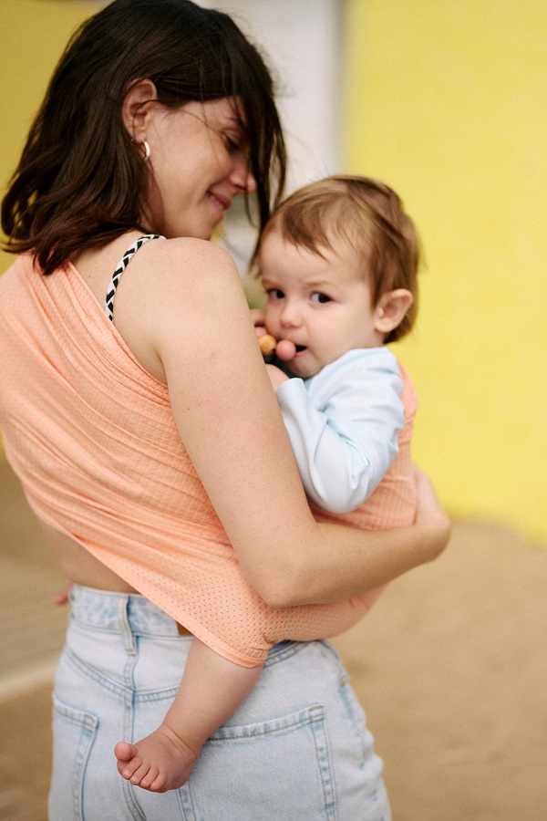 Kangura portabebés Bandolera Portabebé de Agua Momawo Splash Salmon