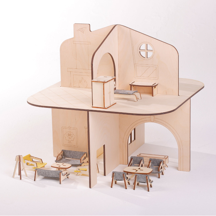 Kangura portabebés Casita de madera para muñecas con muebles Doll House Mamatoyz Natural