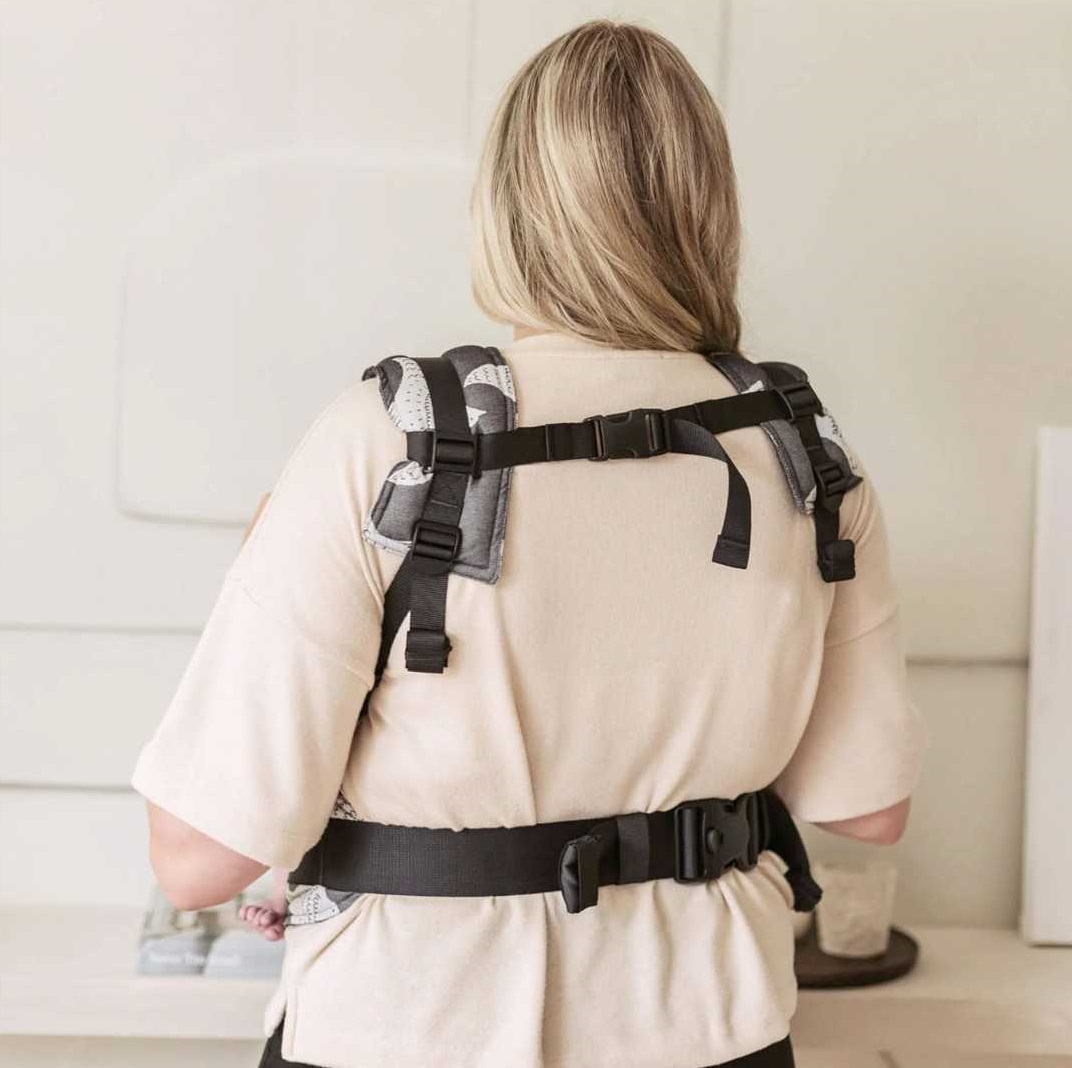 Kangura portabebés Mochila ergonómica Fidella Fusion Bebé Birds Black Ecru