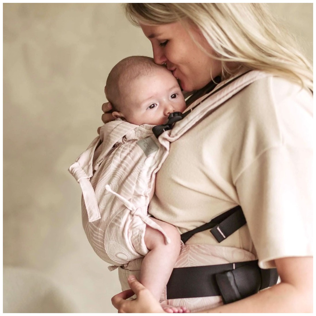 Kangura portabebés Mochila ergonómica Fidella Fusion Bebé Feather Rose