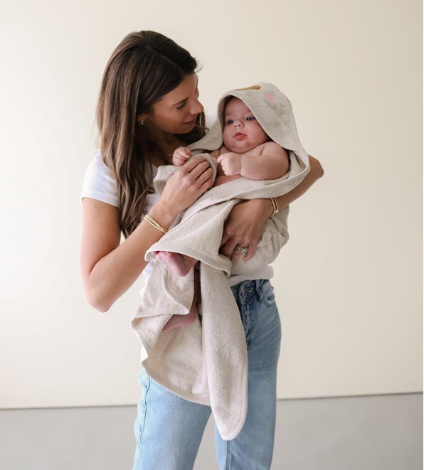 Kangura portabebés Toalla con capucha y manopla CuddleBug Beige Bear