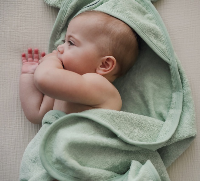 Kangura portabebés Toalla con capucha y manopla CuddleBug Green Frog
