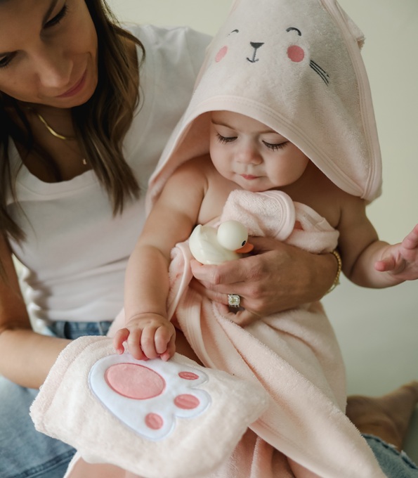 Kangura portabebés Toalla con capucha y manopla CuddleBug Pink Bunny