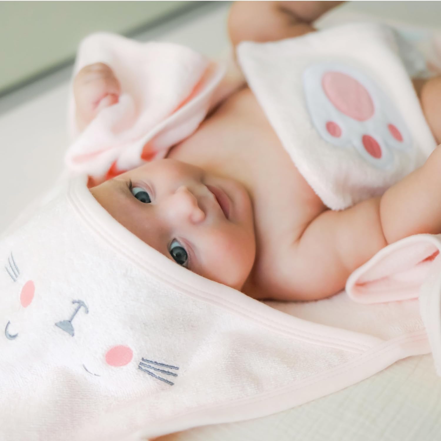 Kangura portabebés Toalla con capucha y manopla CuddleBug Pink Bunny